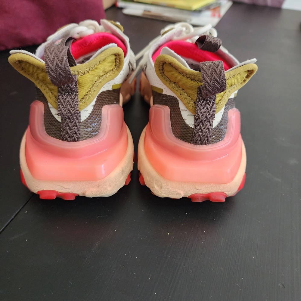 Nike White and Pink Sneakers - Picture 4 of 6